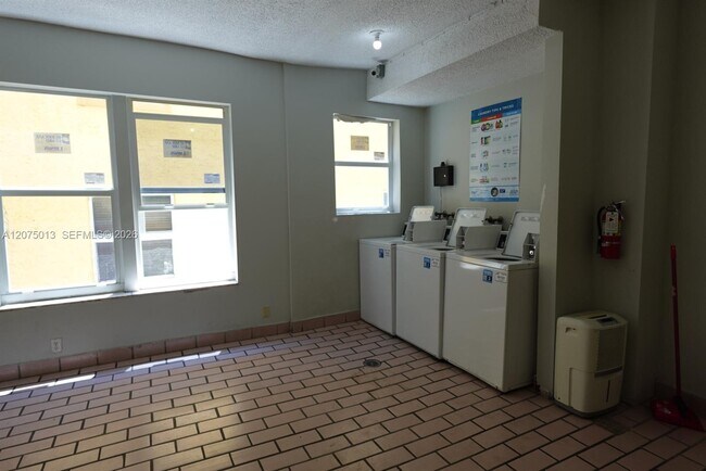 Building Photo - 1320 Drexel Ave