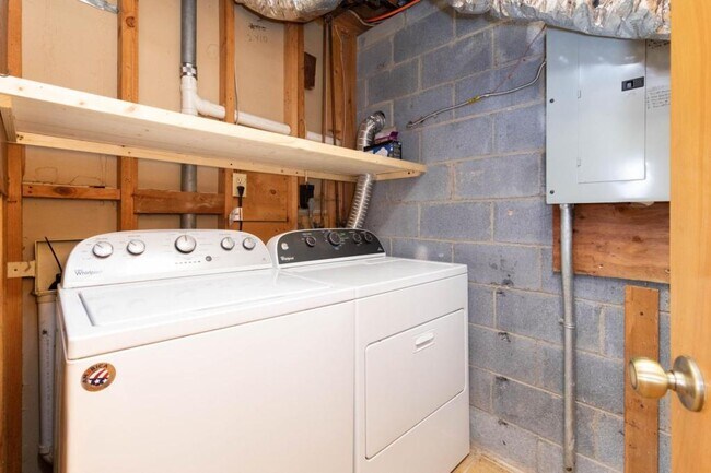 Building Photo - 200 Bent Tree Rd