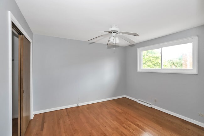 Building Photo - 4843 Elm St