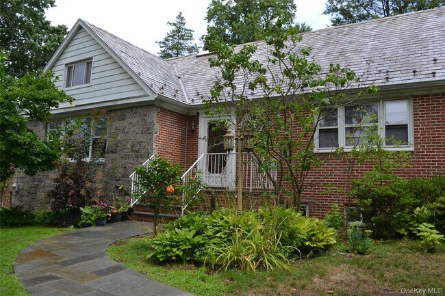 Building Photo - 622 James St