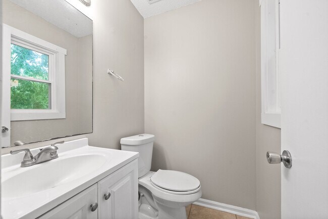 Building Photo - 135 E St