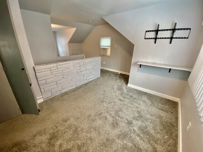 Building Photo - 2429 Mary Ave