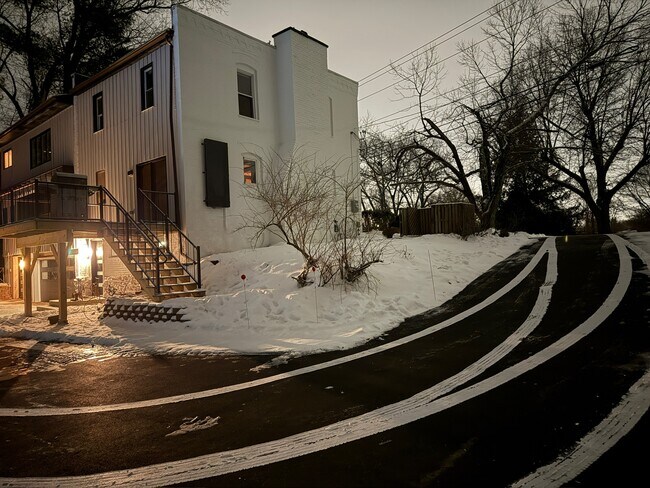 Building Photo - 75 Pine St