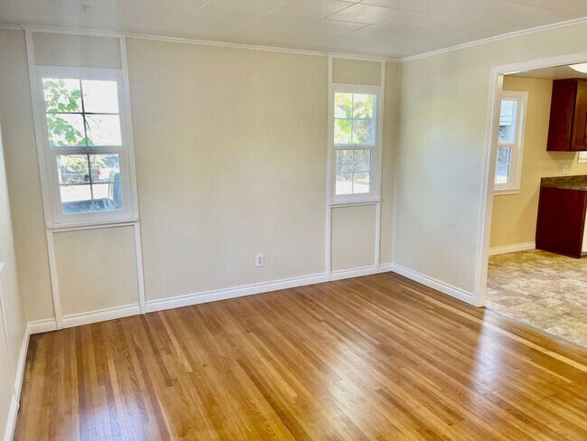 Building Photo - Charming South Hill Home