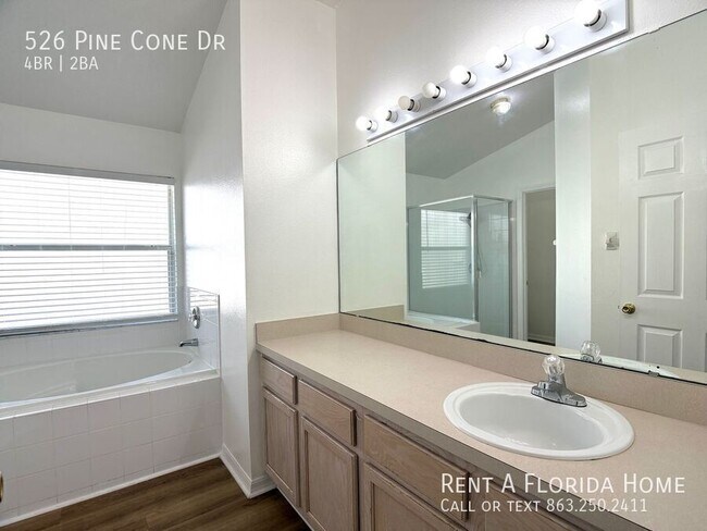 Building Photo - 526 Pine Cone Dr
