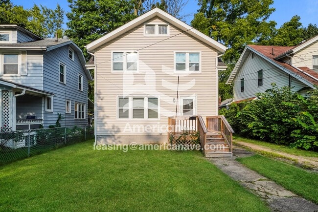 Building Photo - 384 Grace Ave