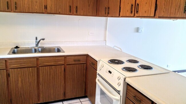 Building Photo - Salt Lake Likini West 1 Bedroom 1 Bathroom 1 Parking Condominium