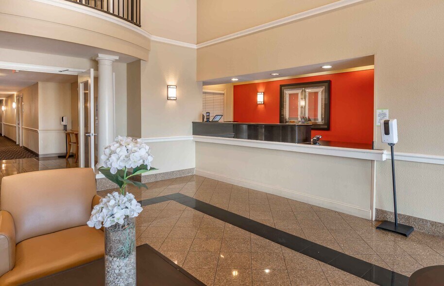 Building Photo - Furnished Studio-Indianapolis - Northwest - I-465