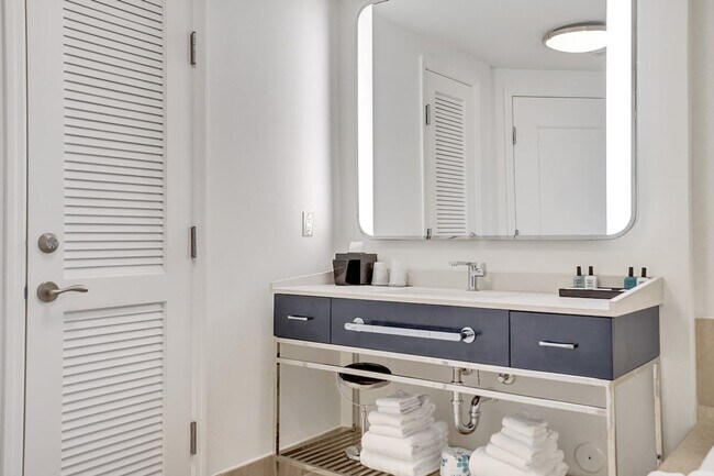 Building Photo - 4401 Collins Ave