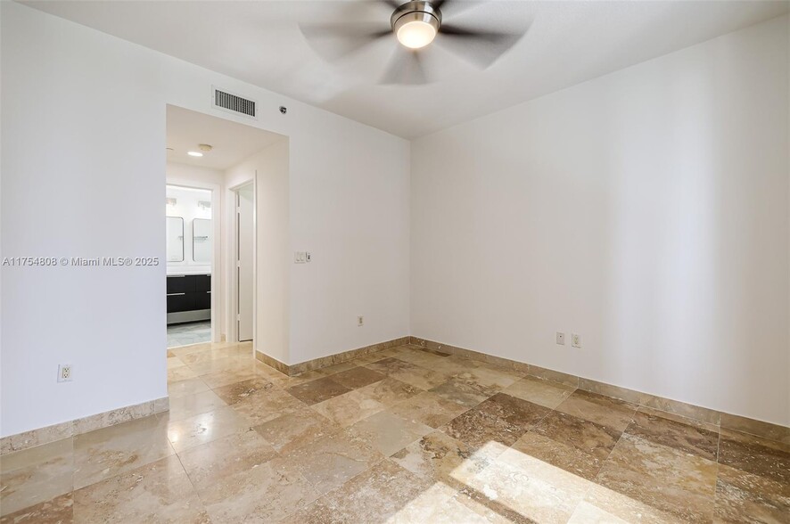 Building Photo - 1050 Brickell Ave
