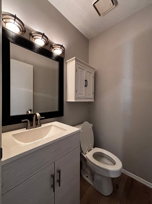 Building Photo - Cozy Butler Township Home with 2-Car Carpo...