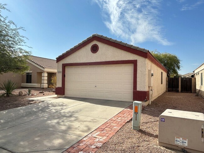 Building Photo - Charming Pocket Neighborhood.