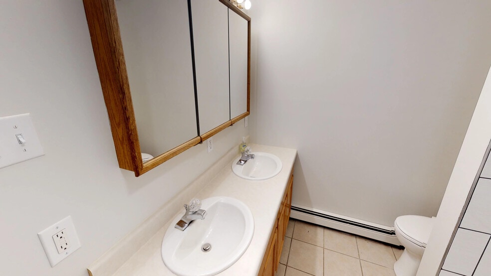 Building Photo - 409 S 11th