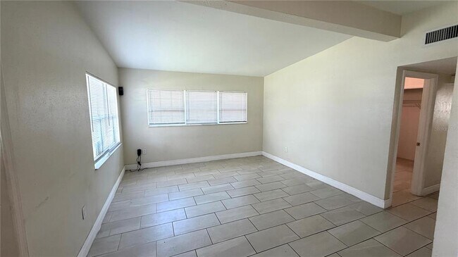 Building Photo - 1425 Hester Dr