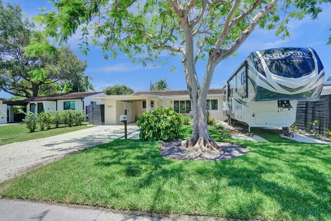 Primary Photo - 1041 SW 32nd St