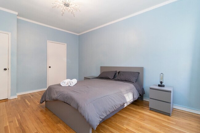 Building Photo - 340 E 80th St