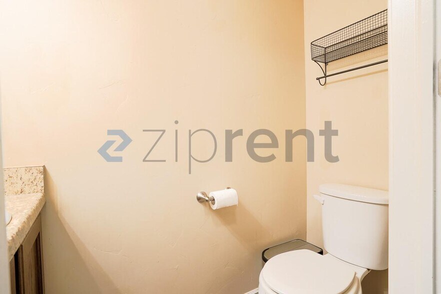 Building Photo - Unit