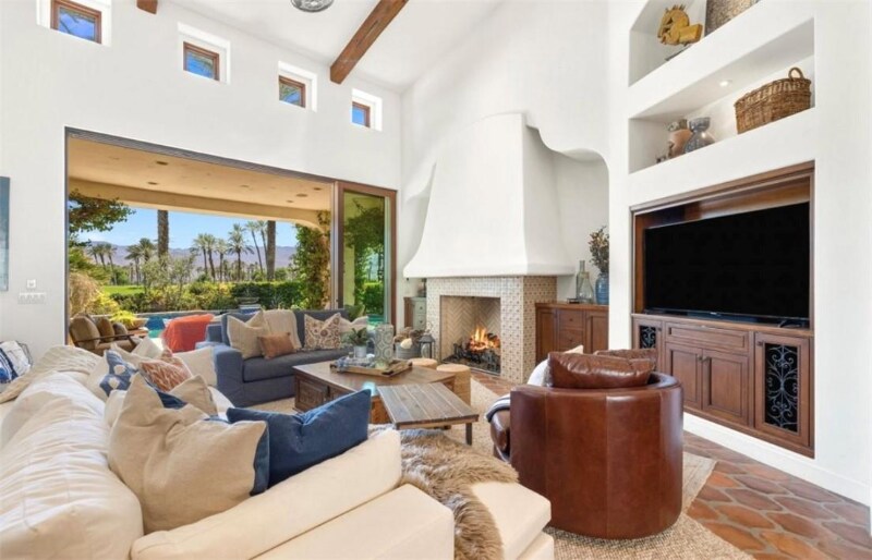 Building Photo - 56145 Village Dr