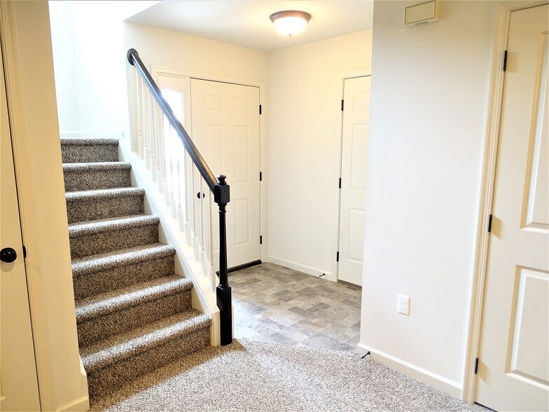 Building Photo - 12 Arrow Head Dr