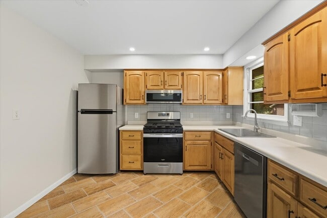 Building Photo - 2124 Burr Oak Ln
