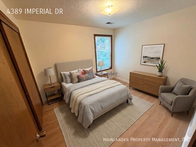Building Photo - Brand New Flooring and Paint Upper Level Duplex