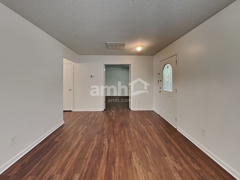 Building Photo - 107 Daventry Pl