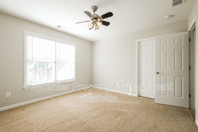 Building Photo - 3356 Renfro St