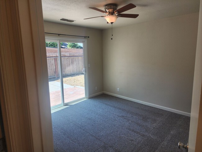 Building Photo - 2025 Durango Ln