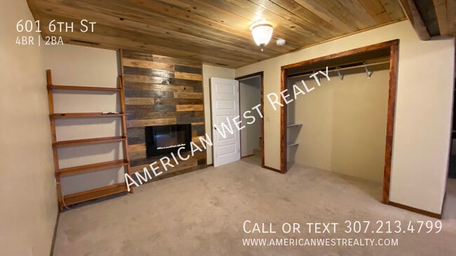 Building Photo - 601 6th St