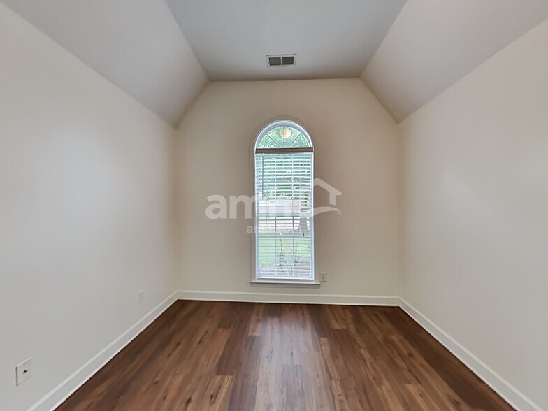 Building Photo - 410 Vaiden Ridge Dr N
