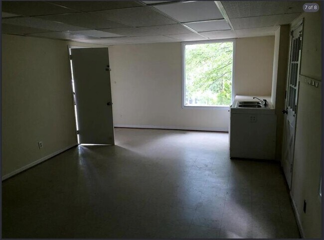 Building Photo - 257 Castleair Dr NE