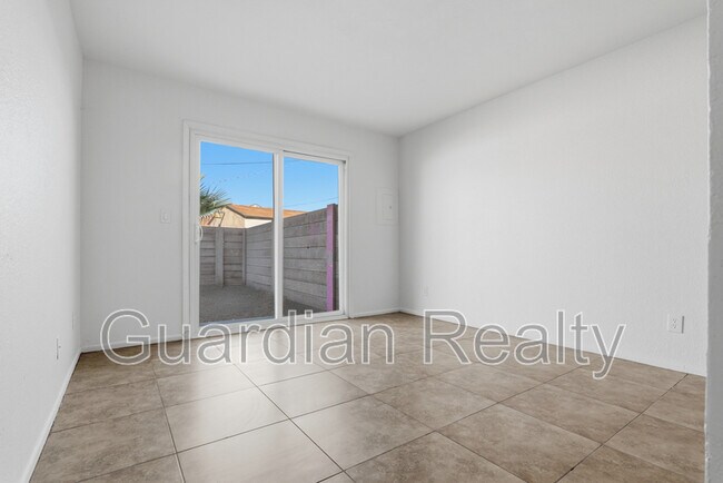 Building Photo - 801 N Major Ave