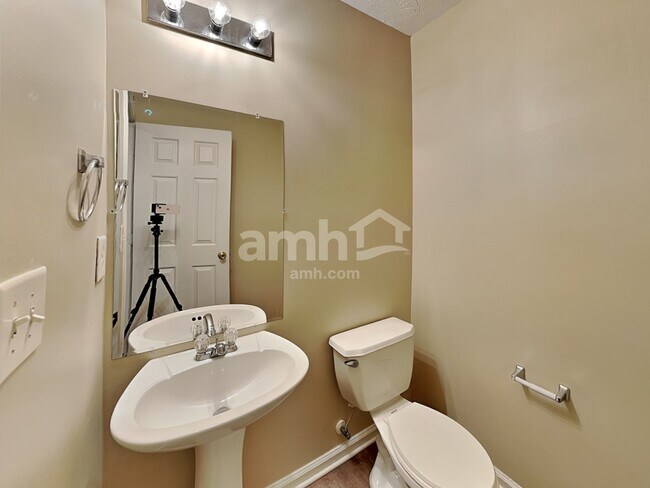 Building Photo - 409 Kirkland Dr