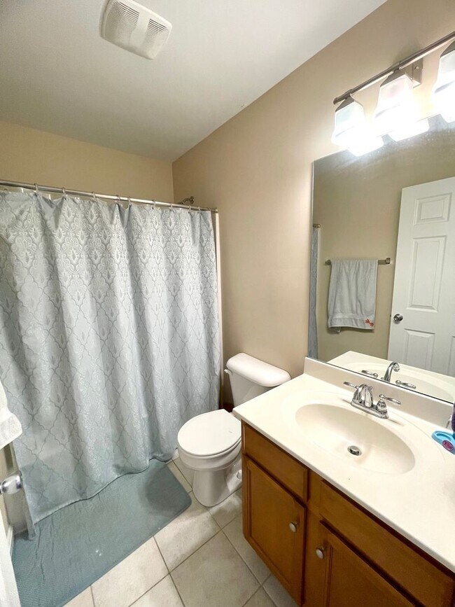 Building Photo - Clifton Heights Townhome!