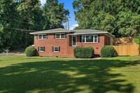Building Photo - 5 Bedroom and 3 Bathroom home available to...