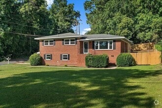 Building Photo - 5 Bedroom and 3 Bathroom home available to...