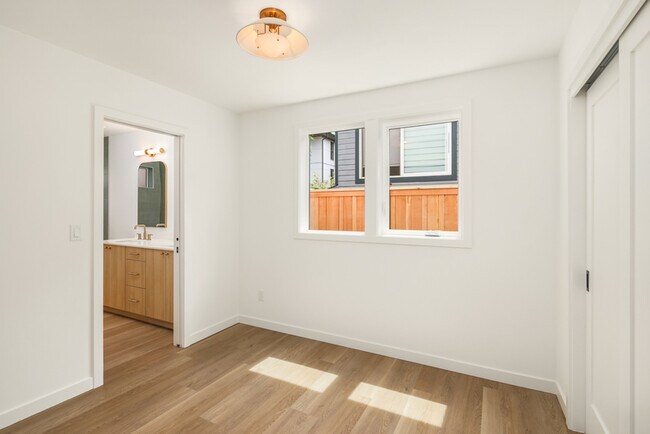 Building Photo - 3638 Greenwood Ave N