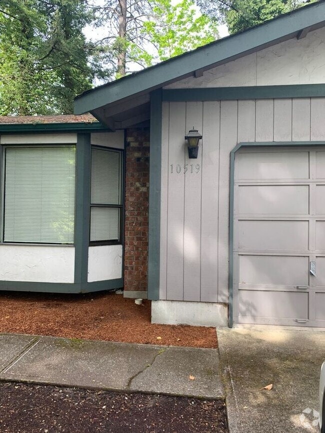 Building Photo - Nice 2 Bedroom Duplex in Edgewood!
