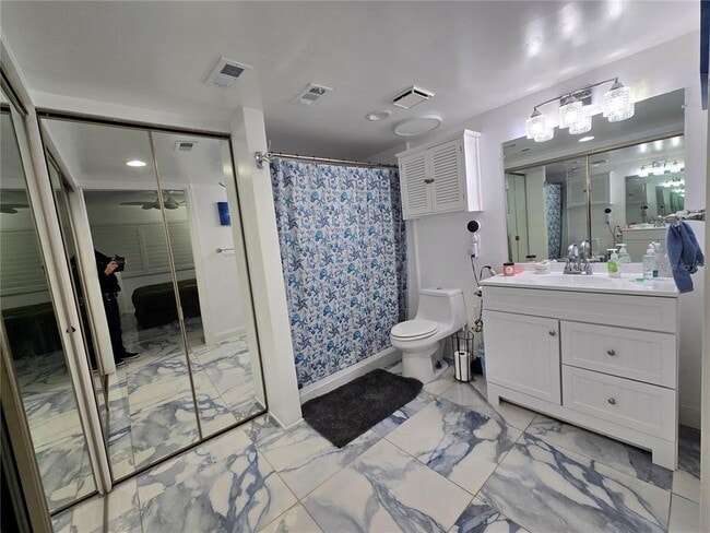 Building Photo - 19505 Quesada Ave