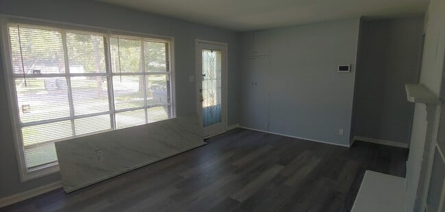 Building Photo - 5625 N 57th St
