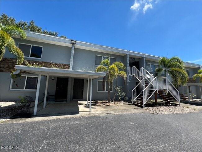 Building Photo - 1825 Oak Ln