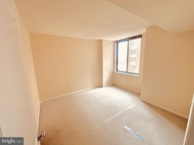 Building Photo - 851 N Glebe Rd