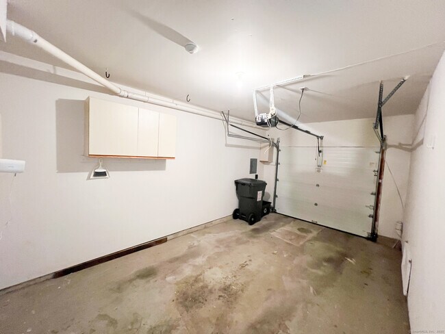 Building Photo - 83 Sandpiper Crescent