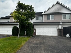 Building Photo - 3 Bed 3 Bath Townhome