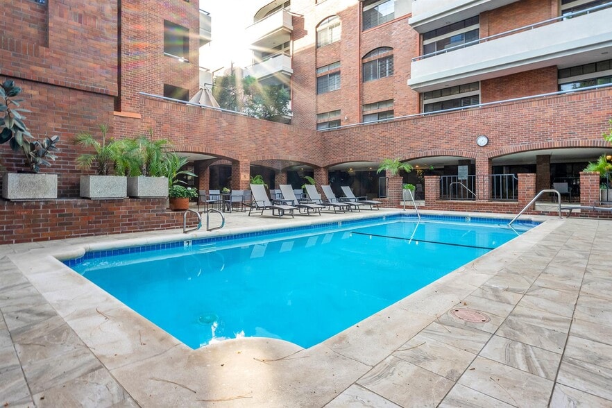 Building Photo - 200 N Swall Dr