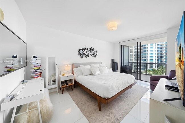 Building Photo - 5875 Collins Ave