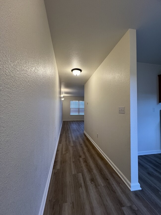 Building Photo - 1598 Railroad Dr