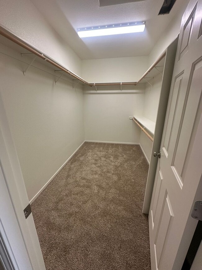 Building Photo - Remodeled 4 Bedroom 2 Bathroom in Stonecrest