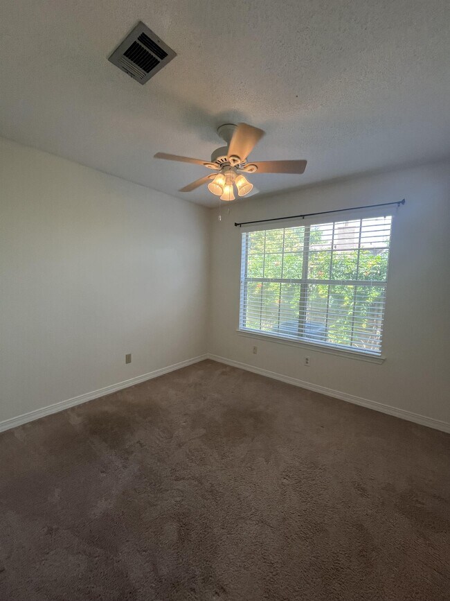 Building Photo - 1305 Ariel Ct