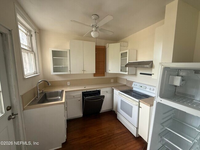 Building Photo - 1643 Mallory St